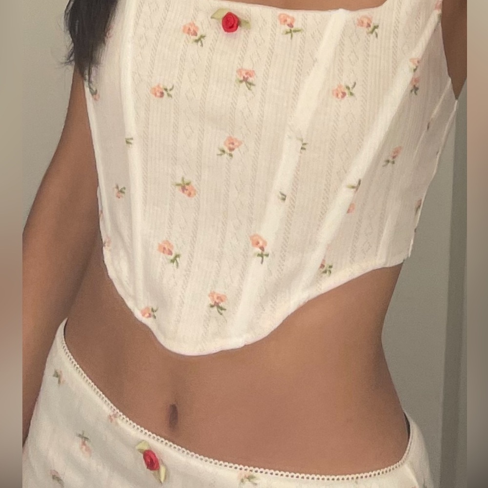 Set with Pink Roses - Picture 2 of 3